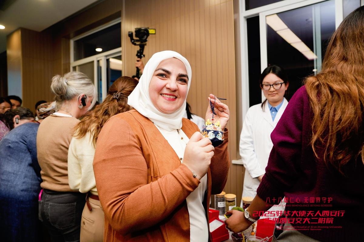 西安行走进西安交大二附院九游会网站驻华大使夫人(图5)